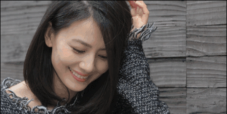 明明都是出生农村的明星,高圆圆赵丽颖受人尊重,他们却成了笑柄