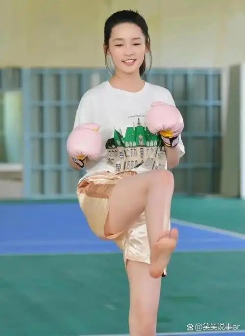 李沁#李沁真人秀素颜俏皮可爱.网友:魏大勋注意表情管理.