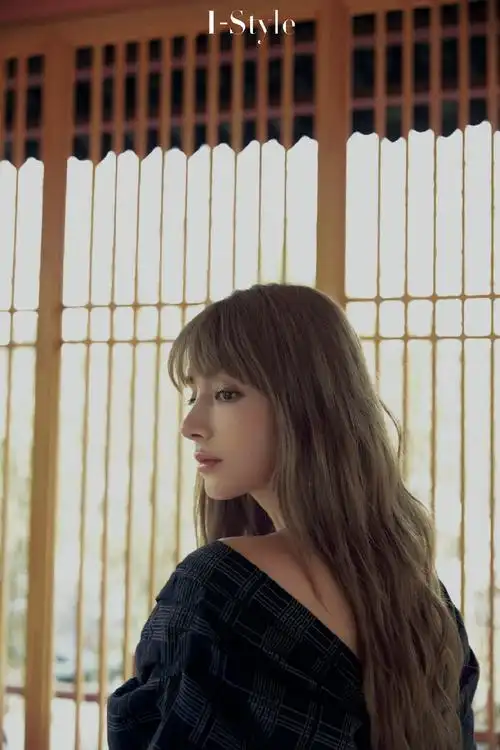 麦迪娜一字肩黑裙性感写真图片57