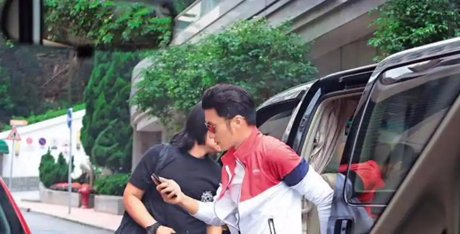 谢霆锋太兴奋了!