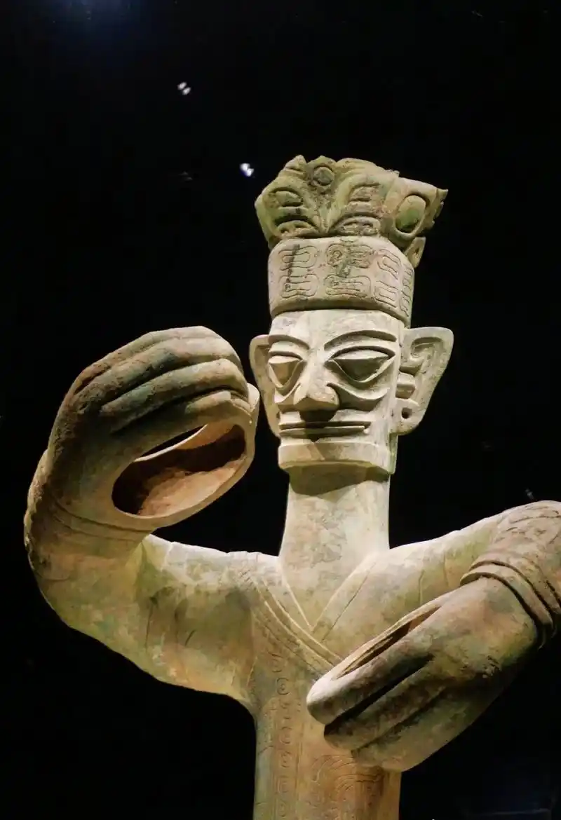 铜大立人像 商代晚期, 1986年三星堆