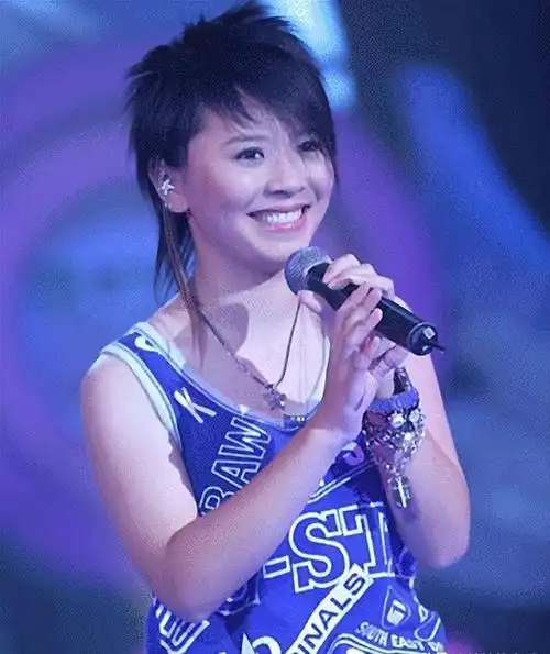 10位超女现状:李宇春患病,何洁卑微求上浪姐,有人沦为出租司机