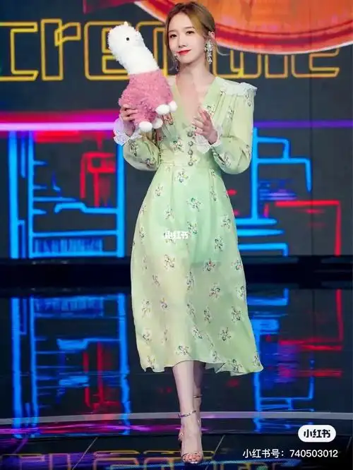 孟美岐 in nudis 银色一字带_恒隆广场自由行热门攻略_恒隆广场怎么样