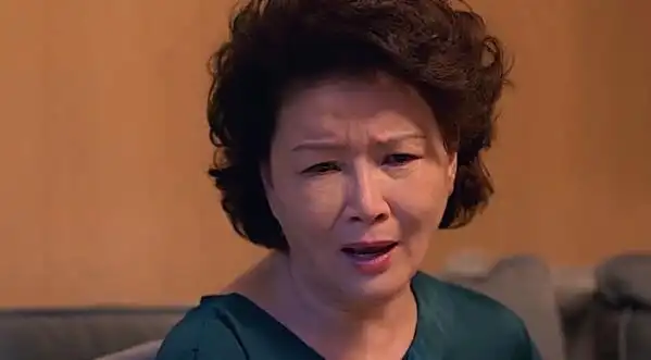 女演员,也是深受众人尊敬的老戏骨,1958年出生在上海,代表作有《苍天