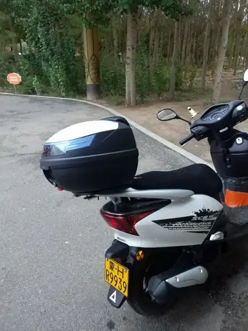 本田佳御110加装尾箱