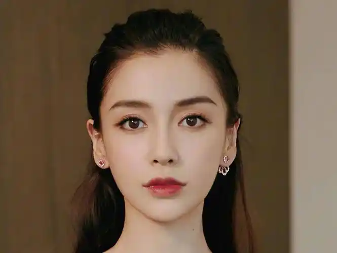 杨颖被爆简单扑戏用替身,现场图引争议,网友:钱也太好赚了_戏份_新剧