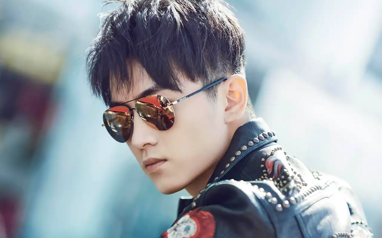 陈晓墨镜帅气写真图片桌面壁纸