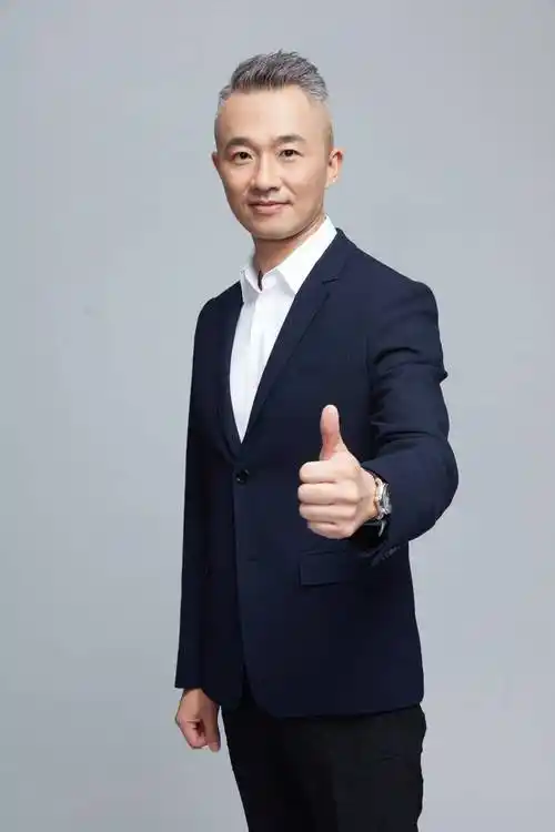 曝主持人程雷因肝病去世,年仅51岁,本尊晒合影回应,近况被曝光_生活