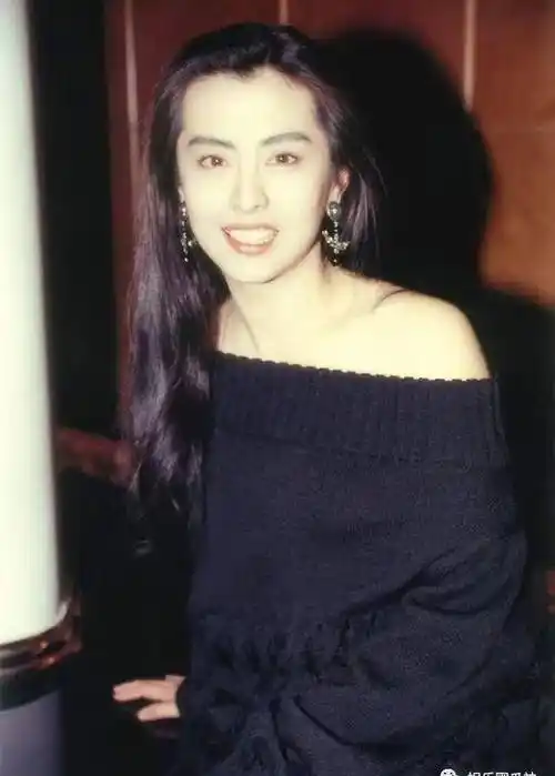 「亚洲最美腿」王祖贤,紧身迷你裙,完美身材轮廓_美人_照片_时尚