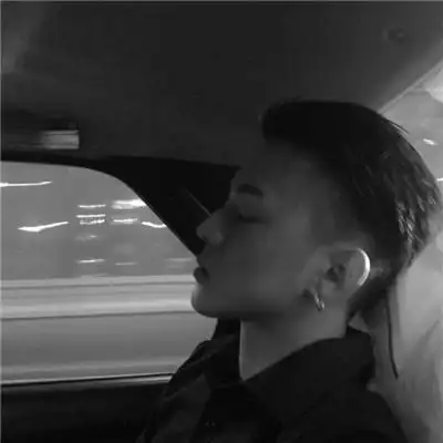 男生伤感黑白头像2019最新三字二十五画我爱的那个他