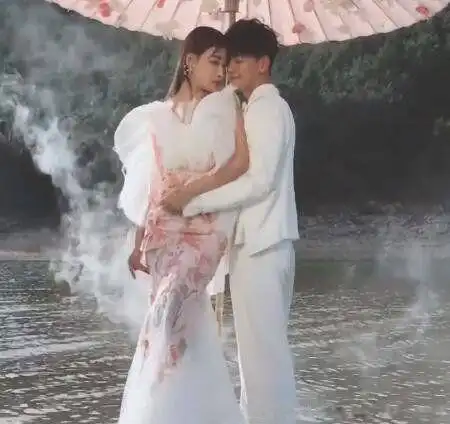 任嘉伦老婆聂欢照片简介 一家三口过的很温馨