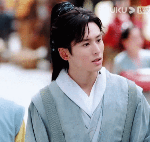 高马尾歪头阿絮