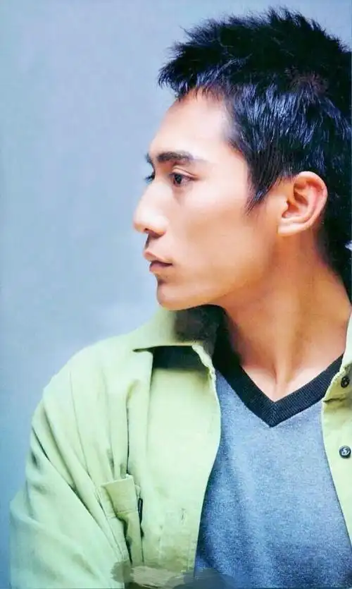 男艺人 90度侧脸