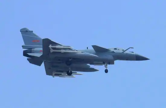 歼-10霹雳-10c战机挂载霹雳-10e空空导弹