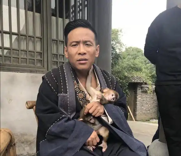 回顾宋小宝与前妻离婚后娶女粉丝改善基因一对龙凤胎讨喜