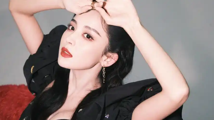 美女古力娜扎写真桌面壁纸_古力娜扎电脑壁纸_三千图片网