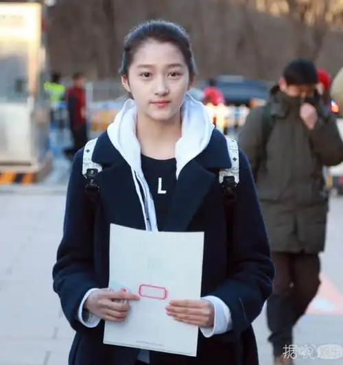 关晓彤13岁时采访视频曝光 最后一句话亮了