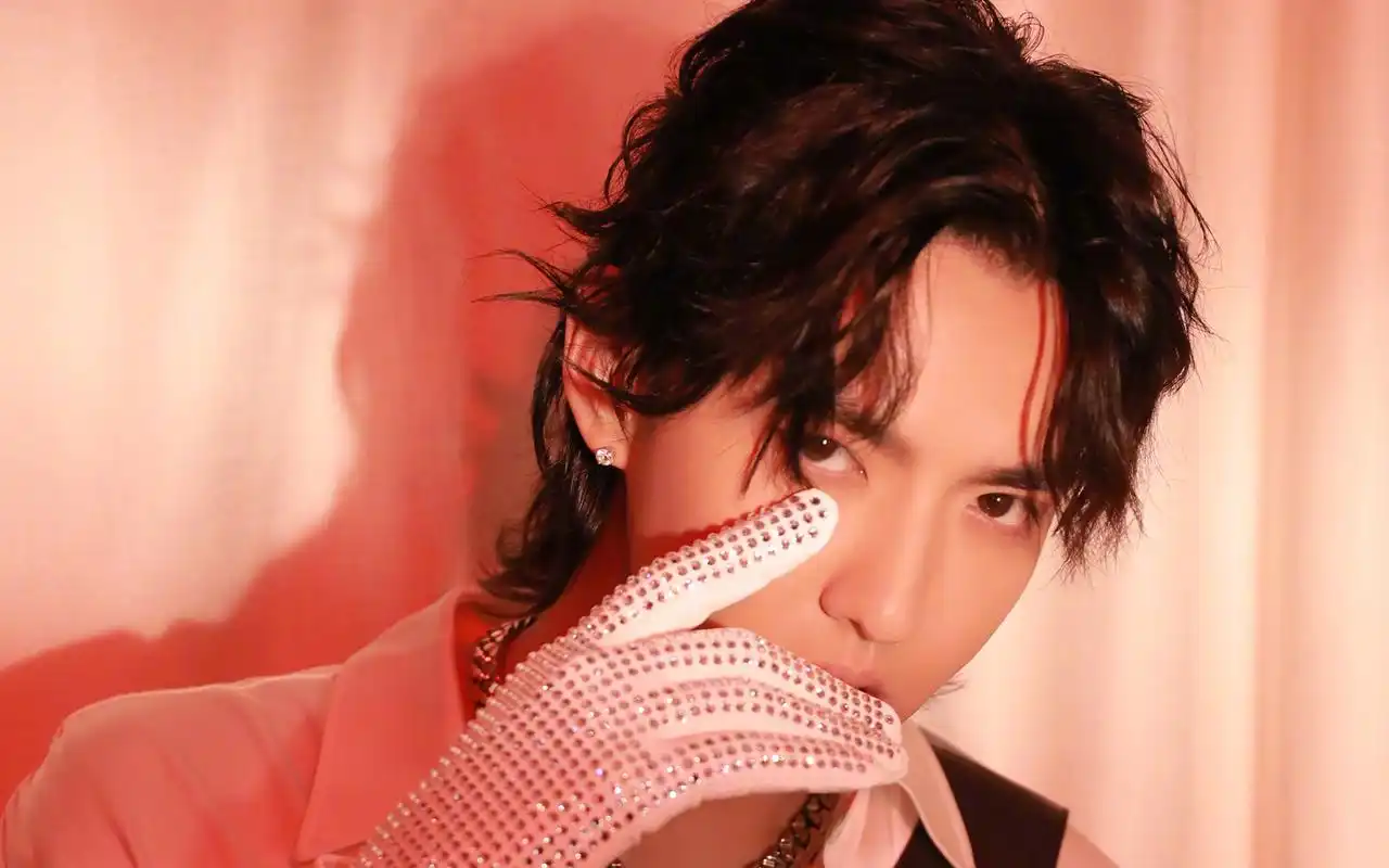 吴亦凡新发型帅气图片桌面壁纸