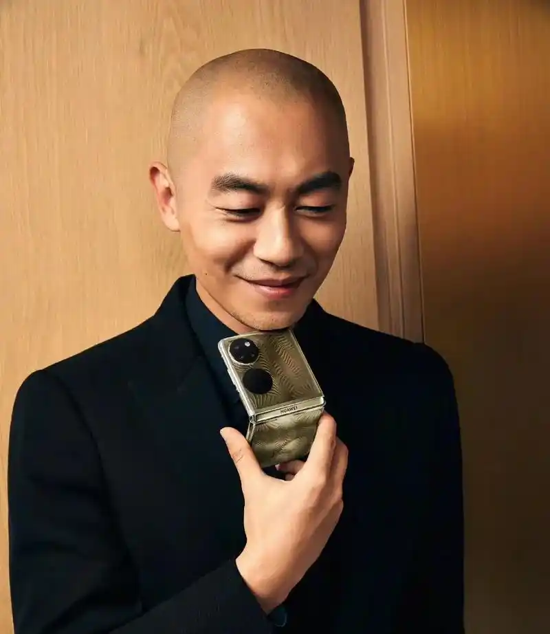 演员朱亚文:娶大1岁沈佳妮,当2个女儿的爸爸也幸福