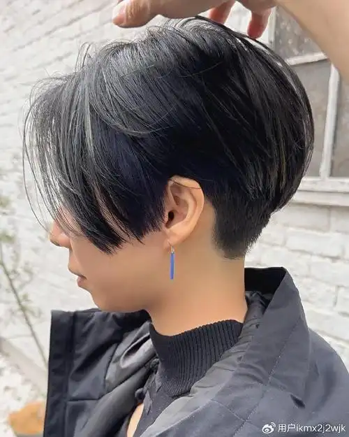 当下最火女发来了,两侧掏空推后脖短发,喜欢别错过