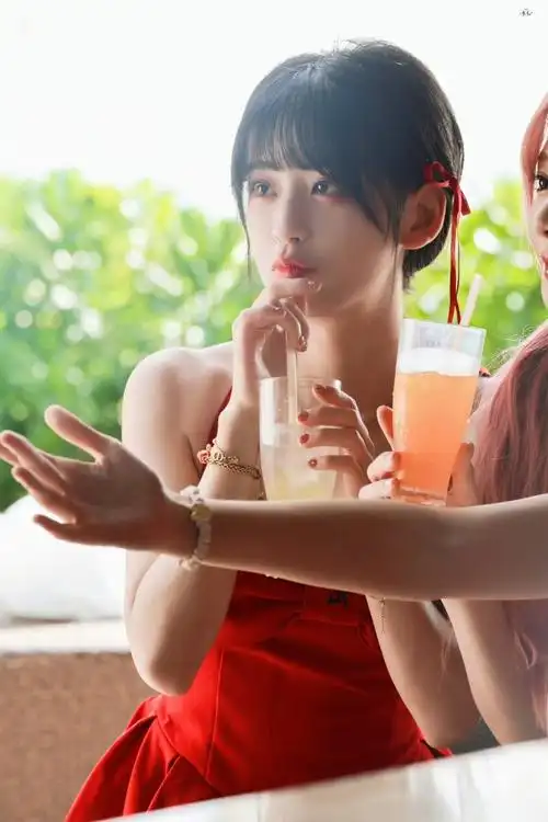 snh48新歌薄荷糖上线##周诗雨是snh48泳装单c位