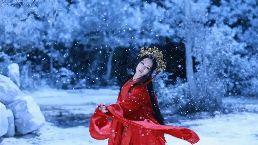 神雕侠侣,林朝英,董璇,容貌极美,秀眉入鬓,眼角之间却隐隐带着一层