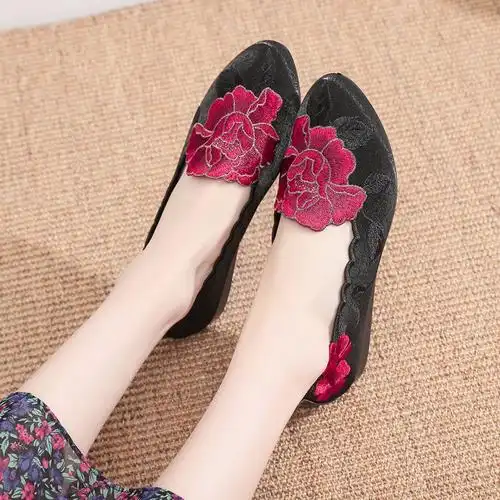 春秋正品老北京布鞋女鞋中年平底复古优雅绣花缎面布鞋