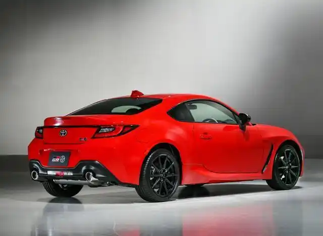 丰田86提车作业适合年轻人的小跑车新款丰田86发布搭载24l动力