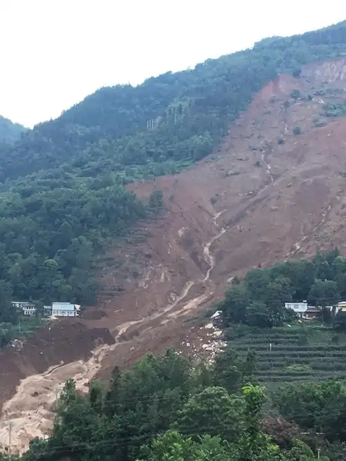 滑坡泥石流,贵州水城鸡场挺住!