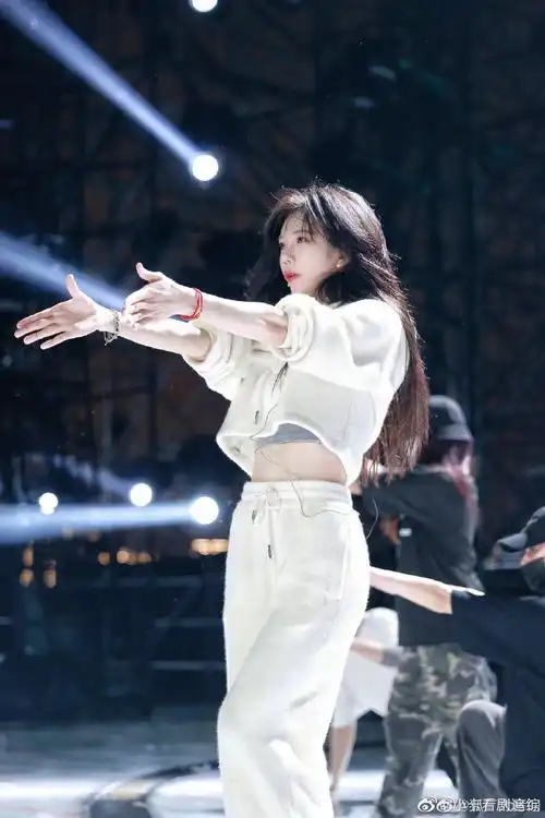 鞠婧祎许佳琪沈梦瑶舞台花絮照##鞠婧祎许佳琪沈梦瑶舞台彩排照