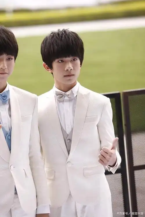 tfboys合体演唱会筹备揭秘:粉丝们提前疯狂,在线交流热情高涨!