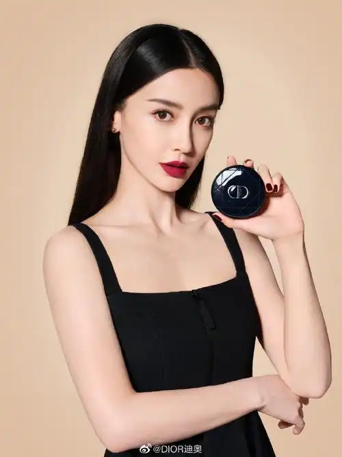 一起探索dior迪奥中国彩妆代言人杨颖@angelababy的持光锁妆秘诀:以