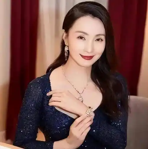 就连妻子在怀孕的时候,都被狗仔拍到和其他女子亲密接触,但陶虹对此却