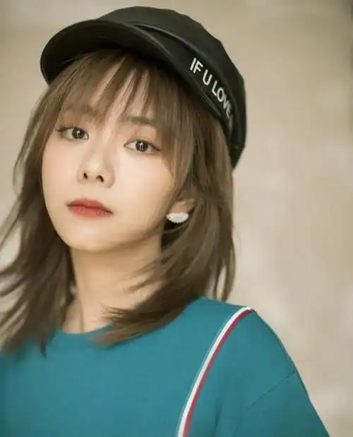 圆脸女孩这些发型让你高级又减龄展现清纯气息