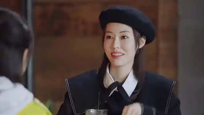 亲爱的热爱的:蓝莓约见佟年,被佟年告知,和韩商言分手了-影视综视频