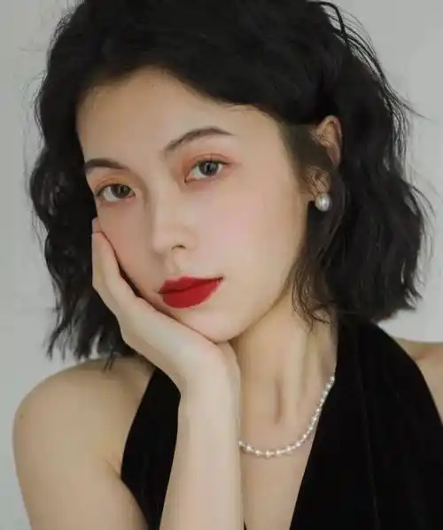 "港风"复古短发烫_岁月_发型_资讯