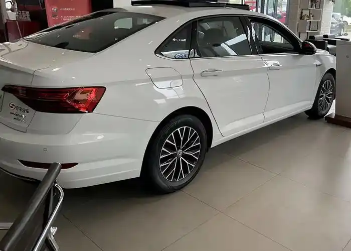 2020款大众速腾采用的是家族式的设计语言,"大众风"满满!