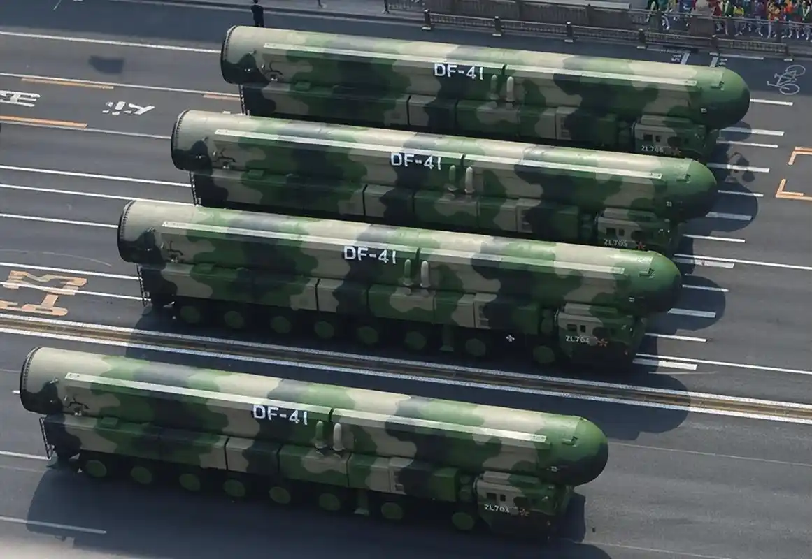 毕竟中国的东风41型导弹,还能换装携带核弹头,形成的巨大摧毁烈度更是