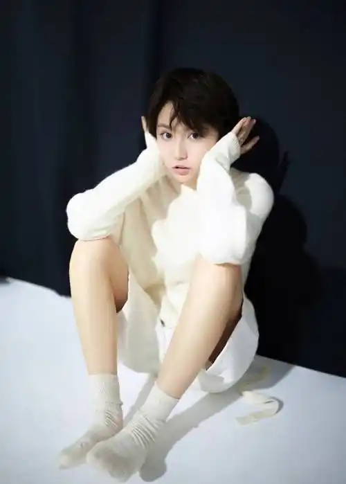 演员成果写真曝光 干净率真似少年般的美少女