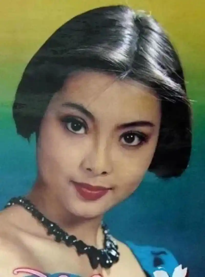 你能相信这个浓妆艳抹,美艳动人的美女是年轻时的袁立吗?