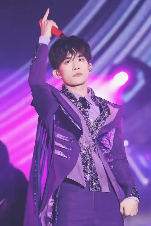 易烊千玺 #tfboys 五周年演唱会 高清 帅气