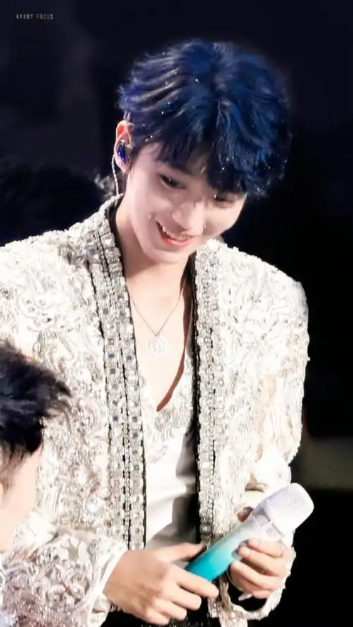 王俊凯站姐好牛