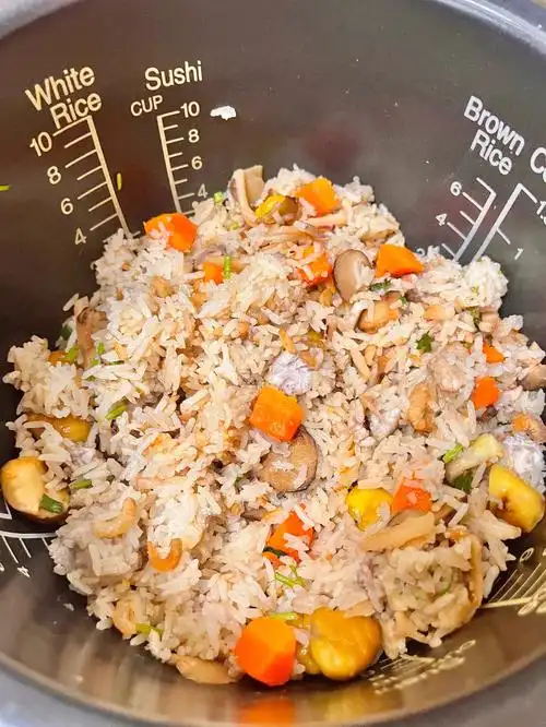 有电饭煲就能做的板栗芋头焖饭超好吃