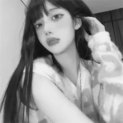 最近特别火的黑白头像女