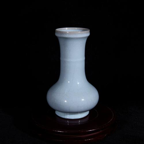 大宋汴京官窑纹片釉弦纹尊瓶