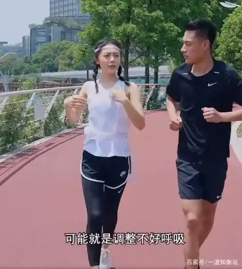 都说赵今麦长相太成熟,她穿上运动装跑步时,才知她的线条有多好