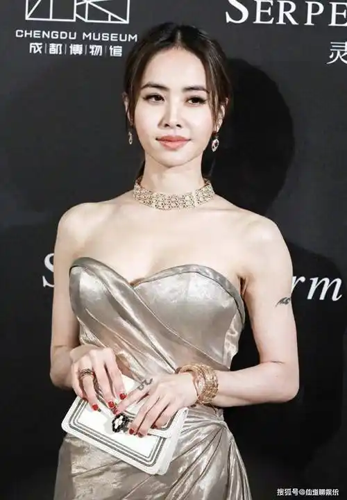 43岁蔡依林大秀凹凸感,身材丰满有料 !_音乐_表演_观众