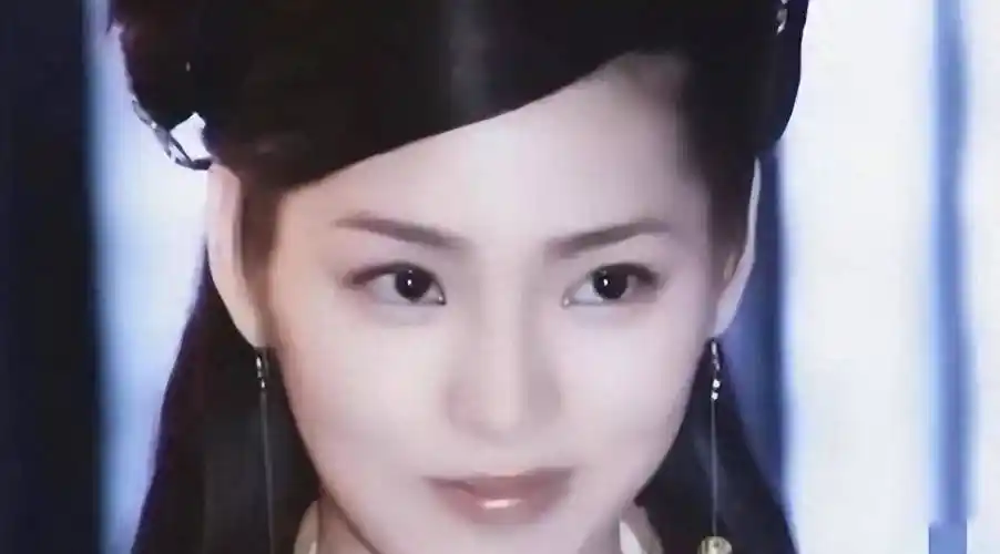 怀孕八个月的时候,她被迫入狱服刑.