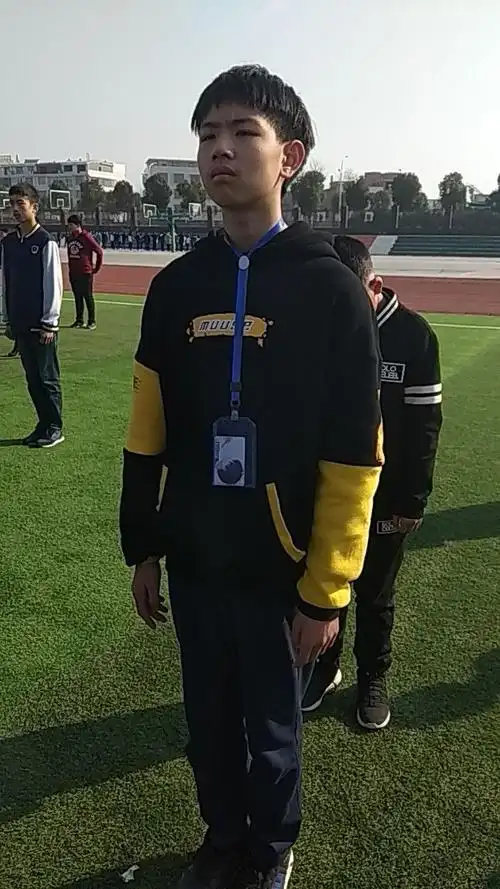 写美篇优秀班干部: 吴欣宇,李翼,陈瑞