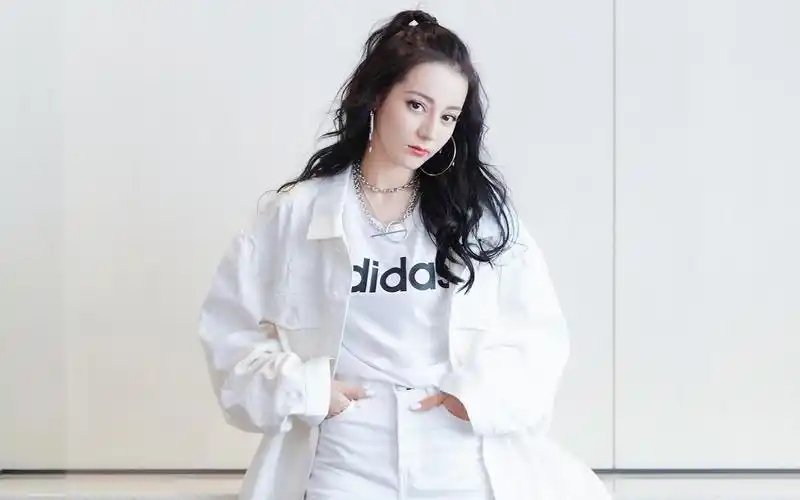 迪丽热巴壁纸帅气,热巴壁纸霸气_大山谷图库